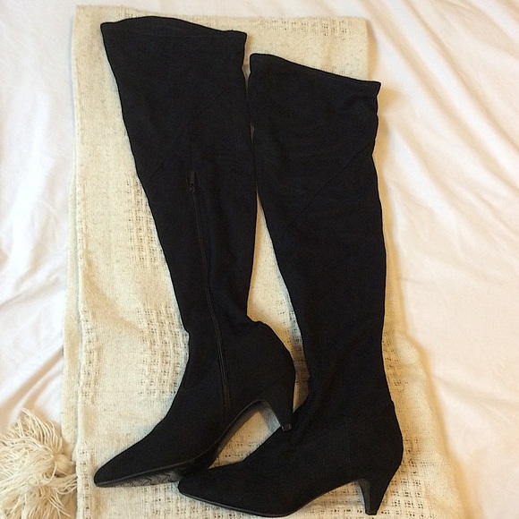 Knee High Black Boots (with pointed heel) - Picture 4 of 6